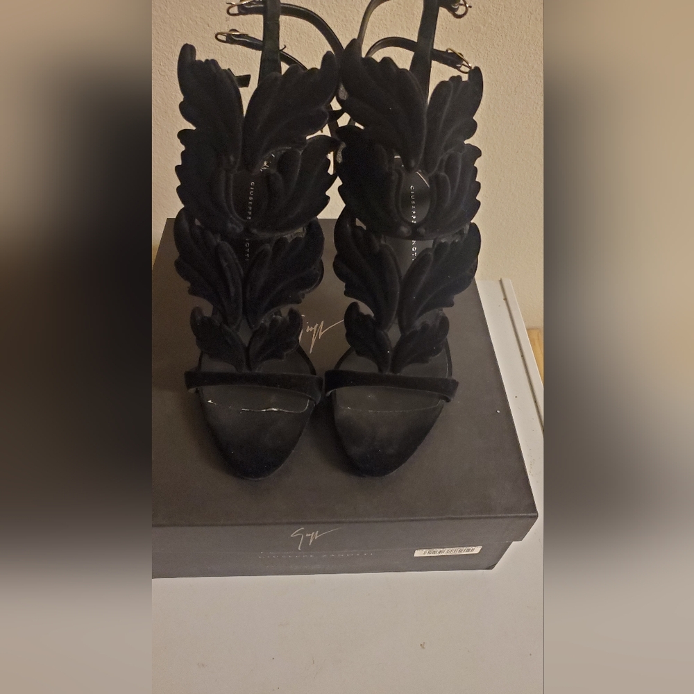 Guiseppe zanotti cruel summer